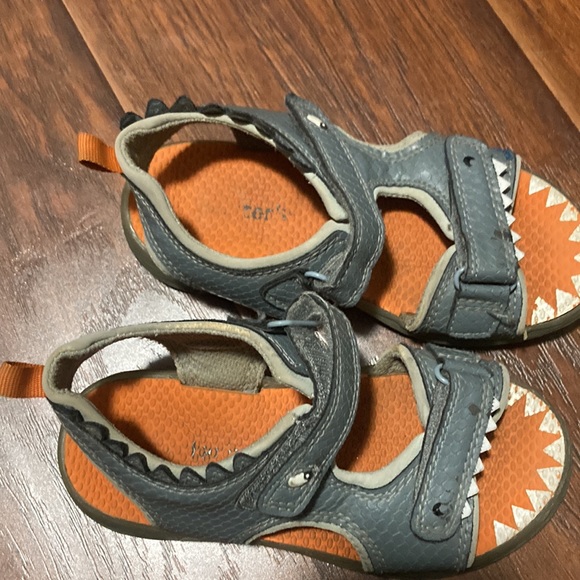Carter’s shark sandals grey - Picture 4 of 5